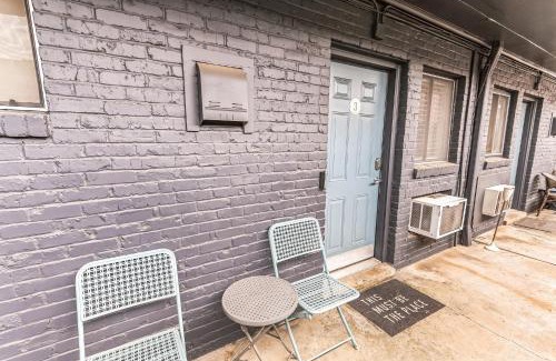Melrose Casa | Trendy Studio for 4 with Community Pool