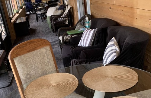 Hastings Cabaña | Trendy Trent River Retreat