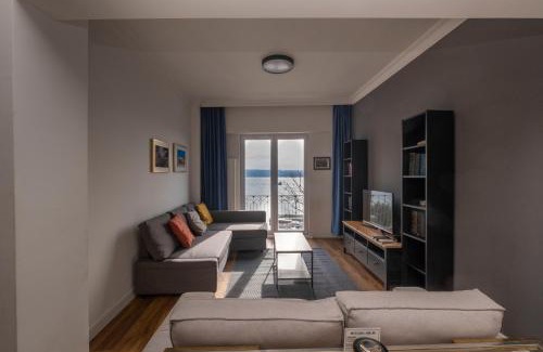 Kabatas Apartamento | Trendy Waterfront Apt with a Striking View