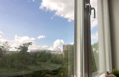 Enskededalen Apartamento | Trerumslägenhet centralt belägen med bubbelpool