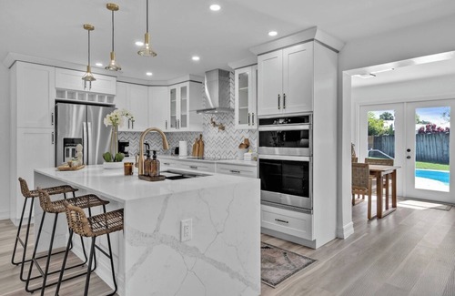 Florida North Atlantic Coast Casa | Tres Palmas · Luxury 4BR Oasis: Pool, Hot Tub, Beach & Golf!