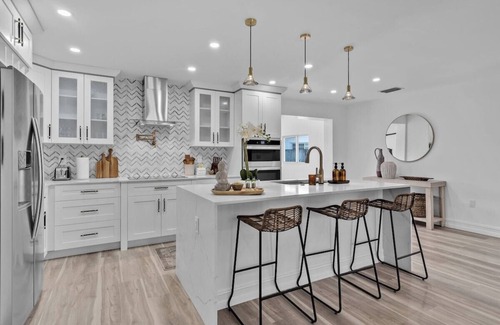 Florida North Atlantic Coast Casa | Tres Palmas · Luxury 4BR Oasis: Pool, Hot Tub, Beach & Golf!