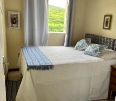 Ogiva Casa | Tres quartos, ar e cama de casal