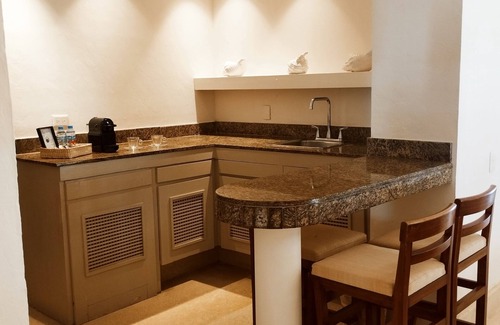 Barra Vieja Hotel | Tres Vidas Acapulco Suites