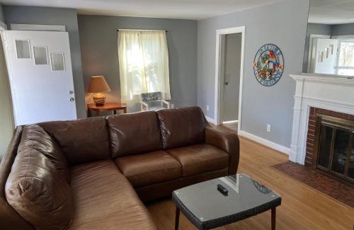 Norfolk Casa | Tri-Level home - 5 BR 2 BA - Extended Stays, Wi-Fi home