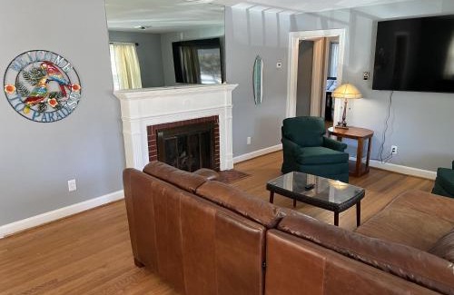 Norfolk Casa | Tri-Level home - 5 BR 2 BA - Extended Stays, Wi-Fi home