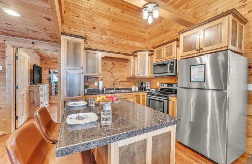Bryant Casa | Tri-state Corner Cabin with a fire pit hot tub & indoor pool