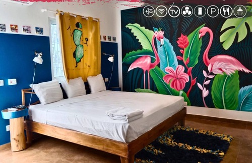 Los Melones Hotel | Tribe Inn & Rooftop Lounge