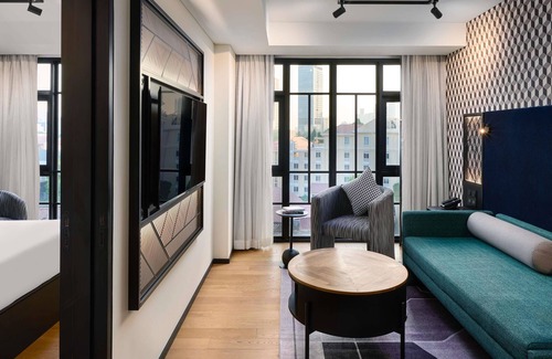 Daun Penh Hotel | TRIBE Phnom Penh Post Office Square