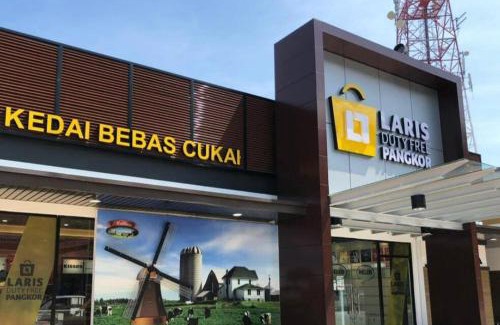 Lumut Casa | Trichrome Marina Island Minimalist Villa with Balcony