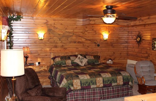 Marquette Cabina | Trickling Waters Retreat