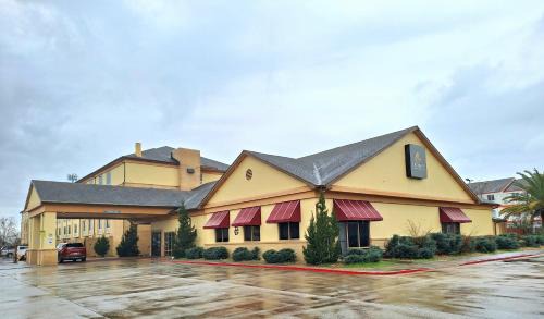 Read Boulevard East Hotel | Trident Inn & Suites New Orleans