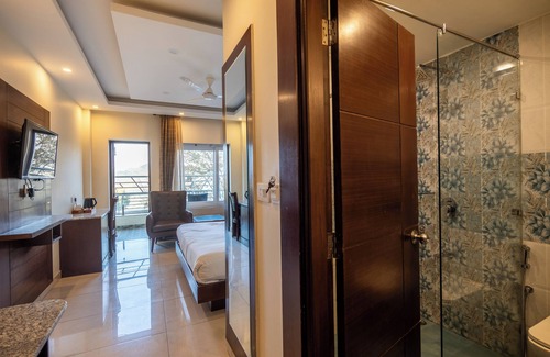 The Mall Road Hotel | Trideus Chandseena Valley Resort