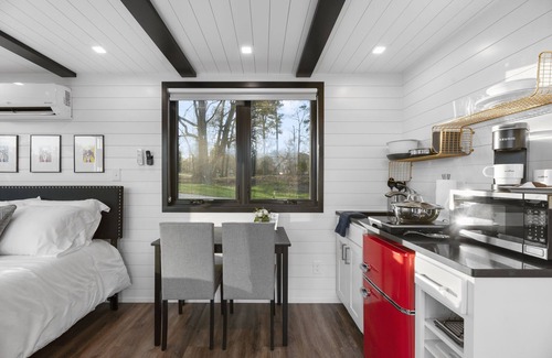 Willis Complejo | Trifecta is 2 mins to Lake Conroe! Heated Pool, Stocked Ponds, Cute Pygmy Goats