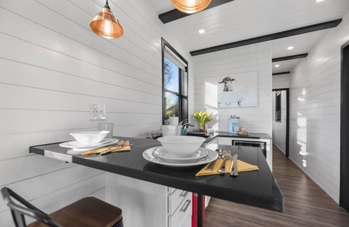Willis Complejo | Trifecta is 2 mins to Lake Conroe! Heated Pool, Stocked Ponds, Cute Pygmy Goats