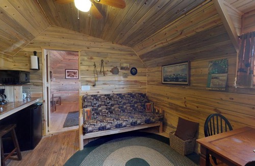 Monticello Casa | Trigger Cabin in the Barn