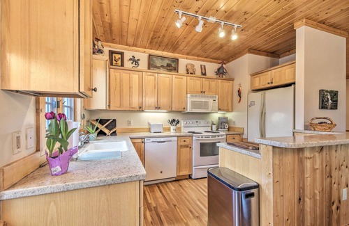 Cashiers Condominio | ¡NUEVO! Condominio en el campo de golf - Mins To Lake Glenville