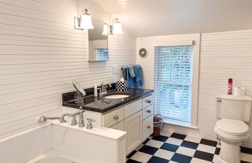 Wequetonsing Cabaña | Trillium Walk Cottage - Stunning & Newly Renovated. Available this summer!