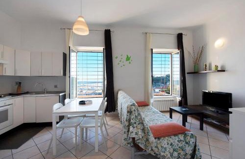 Varazze Apartamento | Trilocale in villa vista mare Apt 1
