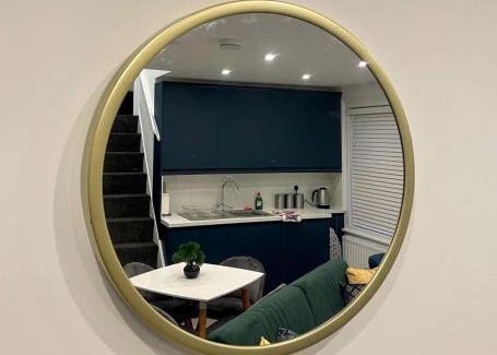Huntingdon Apartamento | Trinity Apartments - 2 Bed Apartment - sleeps 6 - Spacious - Modern - 30 Seconds from High Street