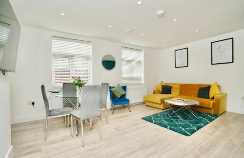 Huntingdon Apartamento | Trinity Apartments - 2 Bed Apartment - Spacious - Modern - 30 Seconds from High Street