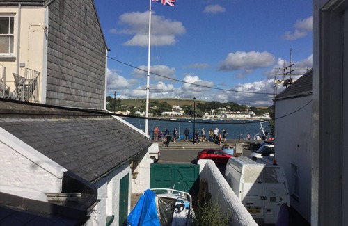 Appledore Cabaña | TRINITY COTTAGE. Encantadora cabaña histórica junto al muelle en Appledore.