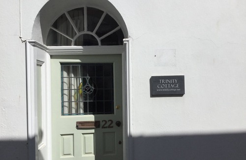 Appledore Cabaña | TRINITY COTTAGE. Encantadora cabaña histórica junto al muelle en Appledore.