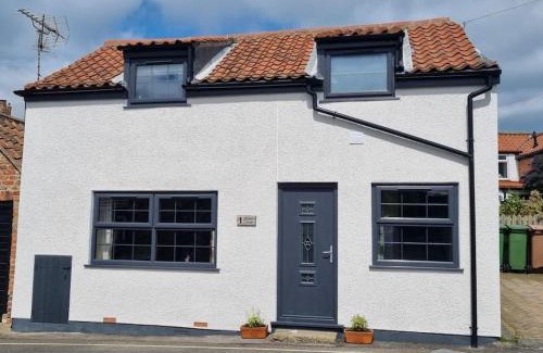 Sewerby Casa | Trinket - The Cliff Top Cottage