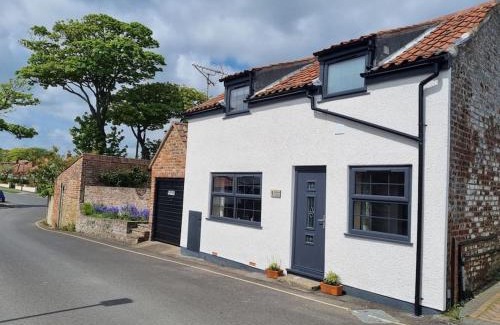 Sewerby Casa | Trinket - The Cliff Top Cottage