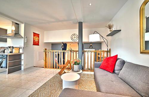 Saintes Apartamento | Triomphe - Vue Sublime, Confort Moderne, Charme Gallo-Romain, Cœur de Ville, Tv 4K, Fibre