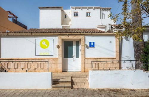 Can Pastilla Apartamento | Habitación Triple Nº2' con terraza compartida, Wi-Fi y aire acondicionado