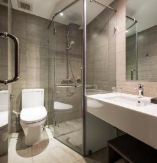 Nguyen Thai Binh Hotel | Triple E Hotel Fine Art Museum