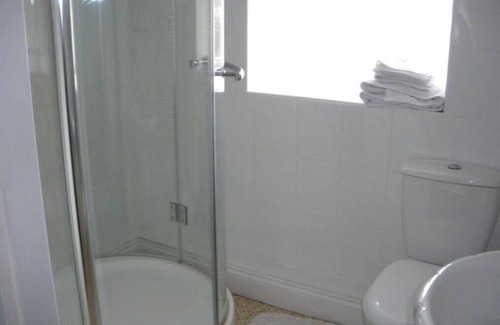 Durham Otro | Triple-Baño con ducha-The Hen House