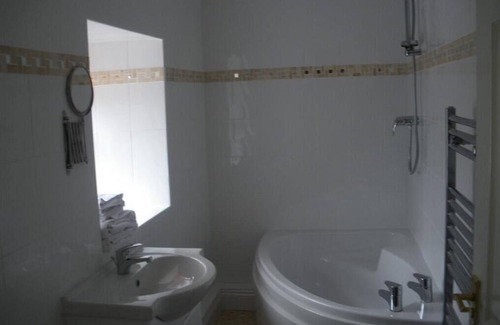 Durham Otro | Triple-Baño con ducha-The Hen House