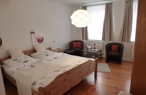 Weisenheim am Berg Cama Y Desayuno | Habitación Triple - Chardonnay - Alter Winzerhof - Pensión
