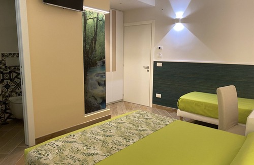 Giovinazzo Cama Y Desayuno | Habitación triple en B & b a tiro de piedra del mar