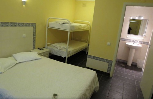 Quiaios Casa | Triple room n ° 2, quiet vacation
