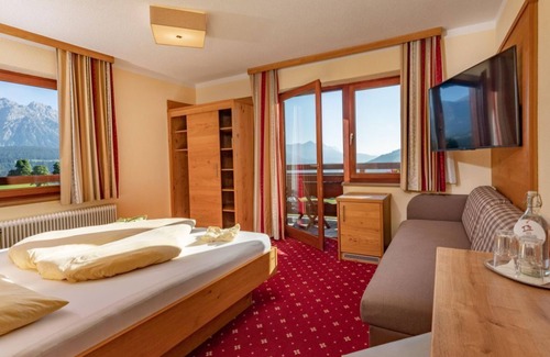 Schladming Cama Y Desayuno | Triple room, shower, WC, 1 bedroom - Hotel Garni Hochwurzen