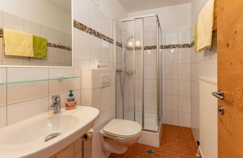 Schladming Cama Y Desayuno | Triple room, shower, WC, 1 bedroom - Hotel Garni Hochwurzen