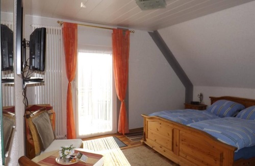 Kaimt Cama Y Desayuno | Habitación triple con ducha / WC / balcón - Winzerhaus Haas-Lenz