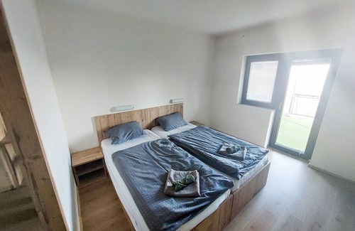 Hrastnik Casa | Triple Room with Balcony at Planinski Dom Gore