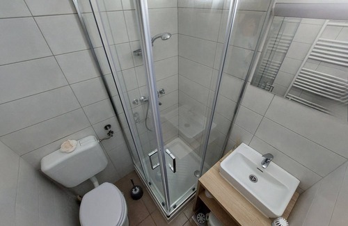 Hrastnik Casa | Triple Room with Balcony at Planinski Dom Gore