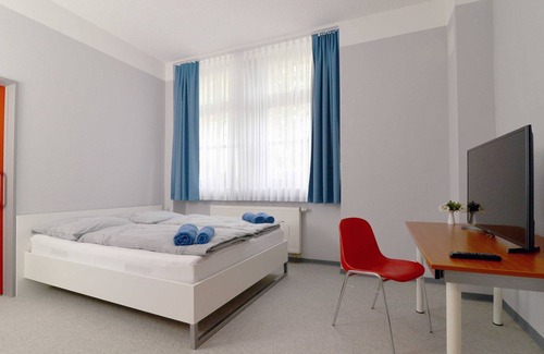 Guben Apartamento | Triple room with private bathroom, No. 16 - Hostel in Guben