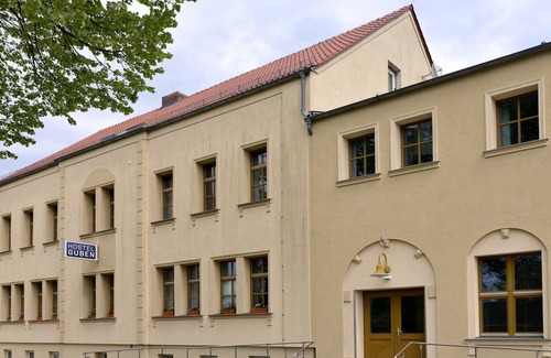 Guben Apartamento | Triple room with private bathroom, No. 16 - Hostel in Guben