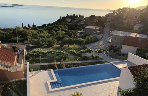 Plat Casa | Triple sea/pool view apartmant on the ground floor
