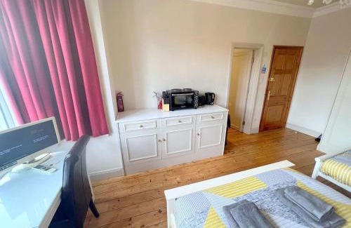 Sutton South Apartamento | Triple Studio in South London