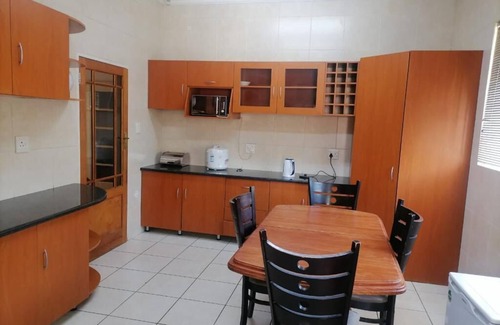 Bezuidenhout Valley Casa | Triple T guest house