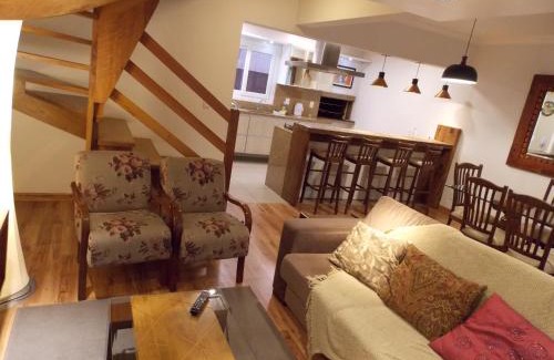 Centro Casa | Triplex 3 suítes em Canela
