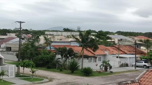 Guaratuba Casa | Triplex Confortável em Guaratuba-15 people
