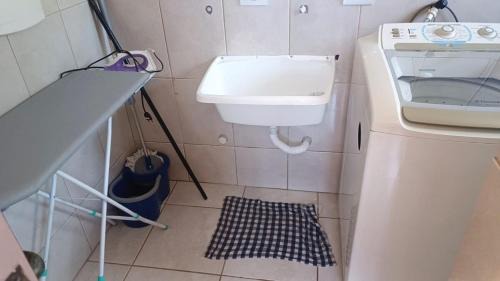 Guaratuba Casa | Triplex Confortável em Guaratuba-15 people